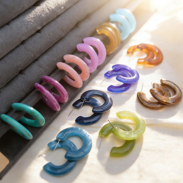 2026 New Acrylic Retro Earrings Simple C-Shaped Minimalist Style Ear Accessories