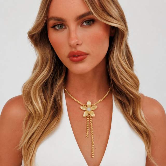 Creative flower pendant stainless steel necklace