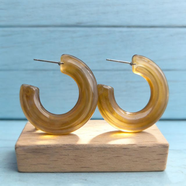 2026 New Acrylic Retro Earrings Simple C-Shaped Minimalist Style Ear Accessories