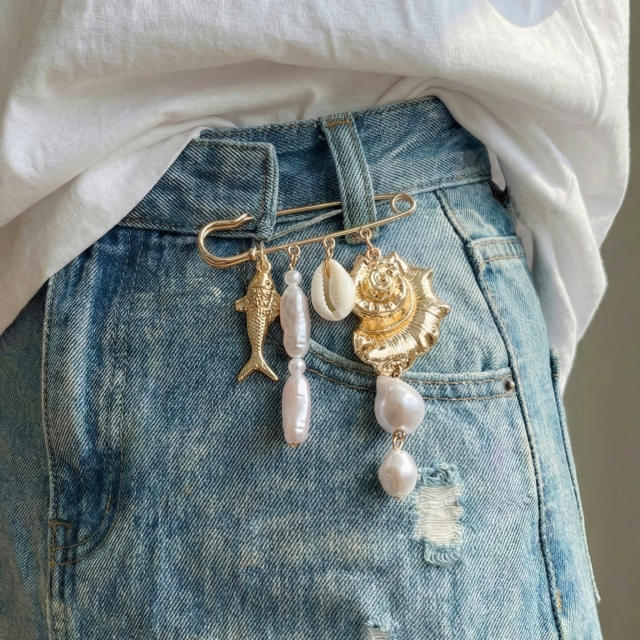 Exaggerated Colorful Conch Shell Tropical Fish Brooch with Ocean Elements Waist-Tightening Pin Waist-Cinching Accessory