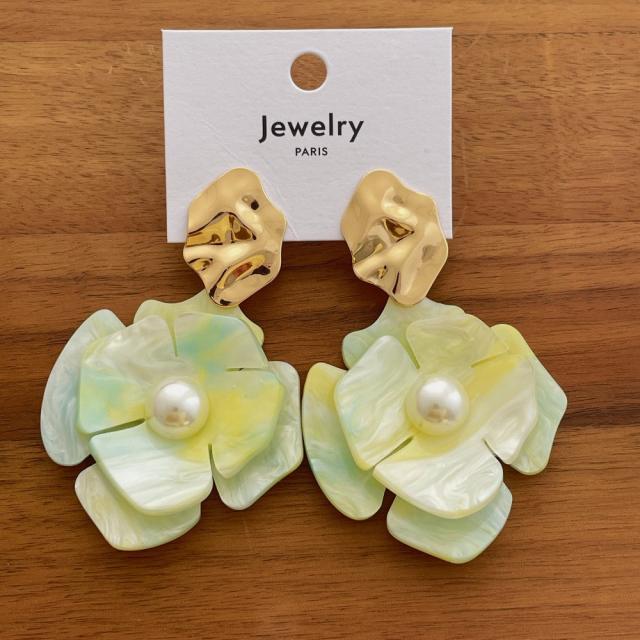 Irregular Resin Flower Earrings Fashionable Design with Contrasting Colors