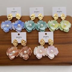 Irregular Resin Flower Earrings Fashionable Design with Contrasting Colors