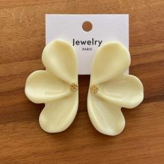 Light Luxury Versatile Resin Flower Earrings
