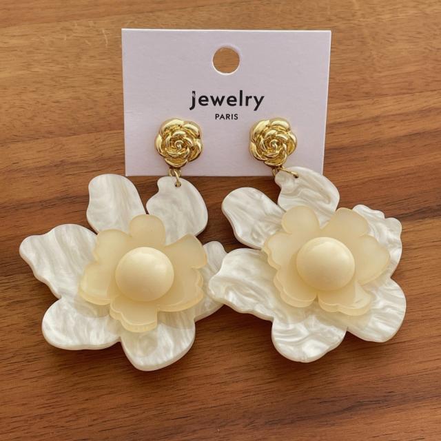 Holiday-Style Floral Earrings Vintage Irregular Resin Flower Stud Earrings