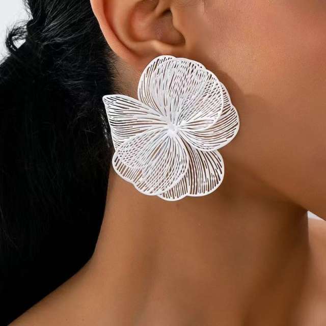Exaggerated Elegant Earrings for Women Luxury Floral Hollow-Out Stud Earrings·Jewelry
