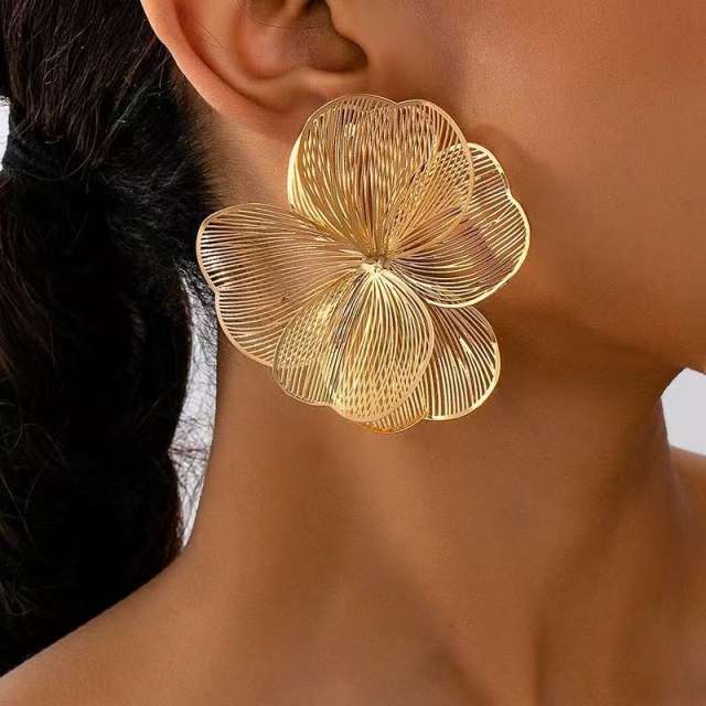Exaggerated Elegant Earrings for Women Luxury Floral Hollow-Out Stud Earrings·Jewelry