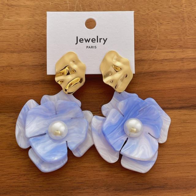 Irregular Resin Flower Earrings Fashionable Design with Contrasting Colors