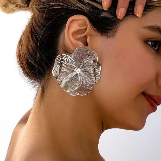 Exaggerated Elegant Earrings for Women Luxury Floral Hollow-Out Stud Earrings·Jewelry