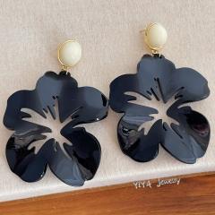 French Retro Contrasting Color Acrylic Flower Exaggerated Earrings for Women