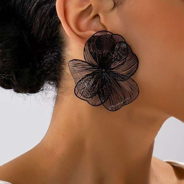 Exaggerated Elegant Earrings for Women Luxury Floral Hollow-Out Stud Earrings·Jewelry