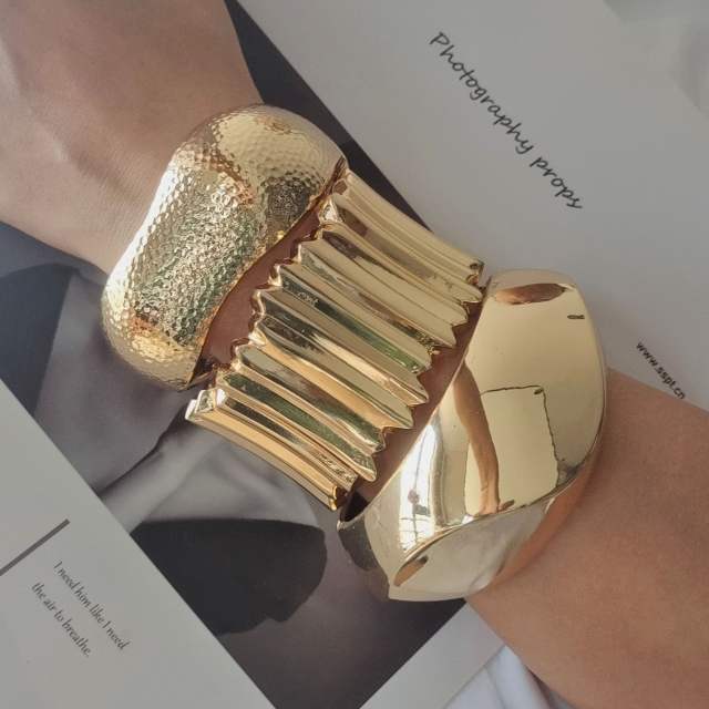 Ins-Style Metal Wide Alloy Irregular Hammered Texture Spring Open Bracelet