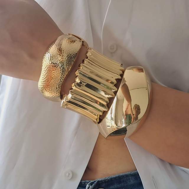 Ins-Style Metal Wide Alloy Irregular Hammered Texture Spring Open Bracelet