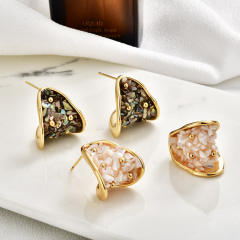Vintage-Style Fashion Earrings with Elegant Abalone Shell White Mother-Of-Pearl