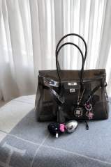 Medium transparent black