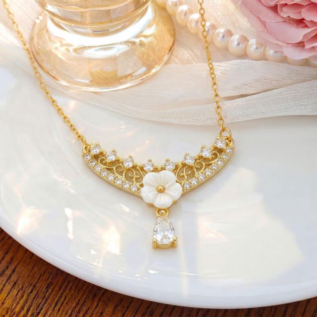 Hollow Heart-Shaped Copper Gold-Plated Necklace Micro-Inlaid Zircon flower stainless Steel Necklace for Women
