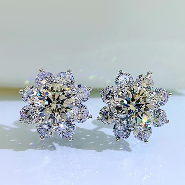 Women's fashionable inlaid zircon flower stud earrings