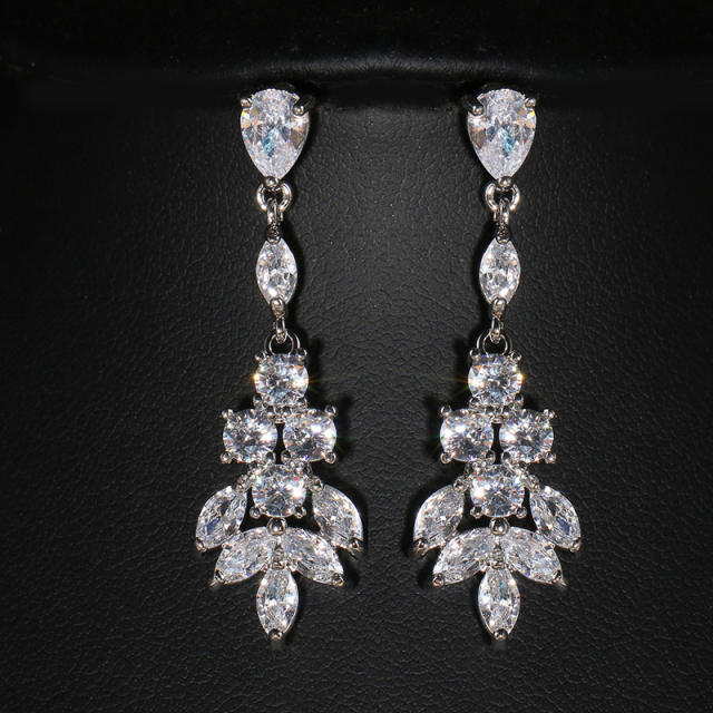 Copper inlaid AAA zircon horse eye design creative earrings