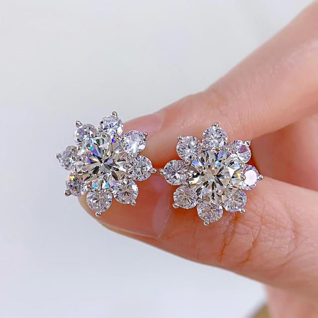 Women's fashionable inlaid zircon flower stud earrings