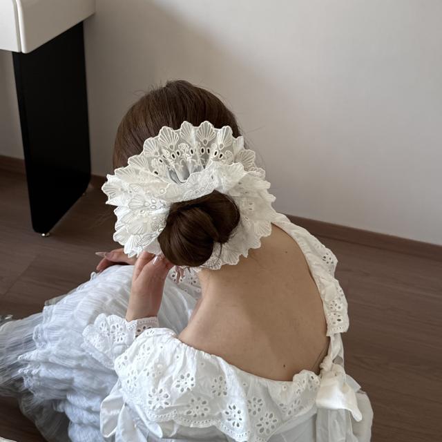 Gentle Floral Lace White Scrunchie for Women large size double layer scrunchies