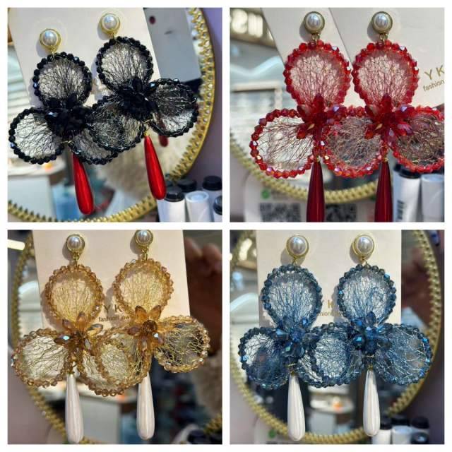 New Style Light Luxury Crystal-Encrusted Three-Leaf Flower Earrings