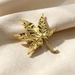 Light Luxury Maple Leaf Brooch for Women Fashionable stainless steel brooch