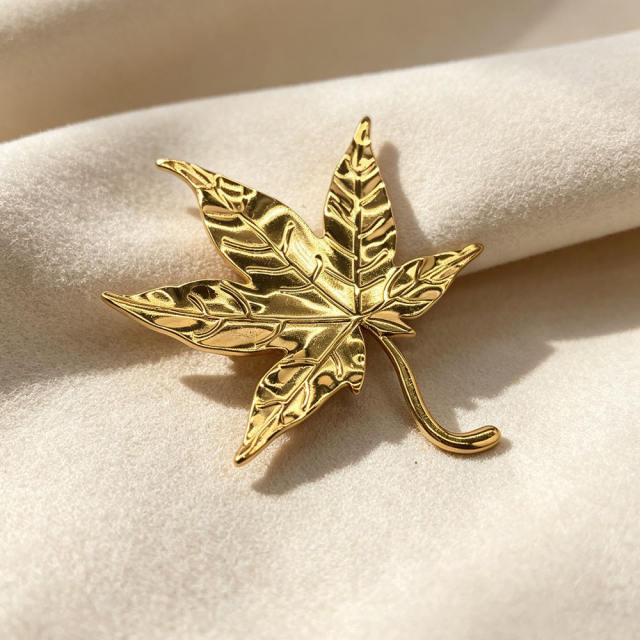 Light Luxury Maple Leaf Brooch for Women Fashionable stainless steel brooch