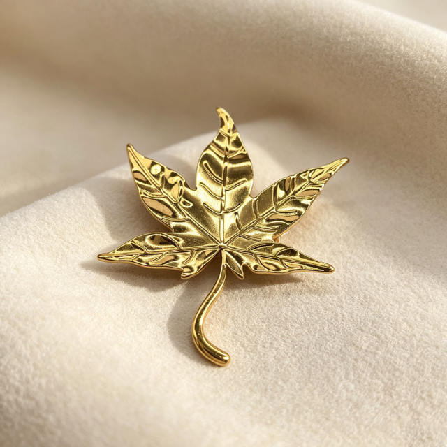 Light Luxury Maple Leaf Brooch for Women Fashionable stainless steel brooch
