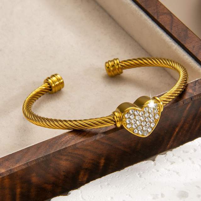 Heart-Shaped Diamond-Encrusted Bracelet Pvd 18K Wire Rope stainless steel bangle