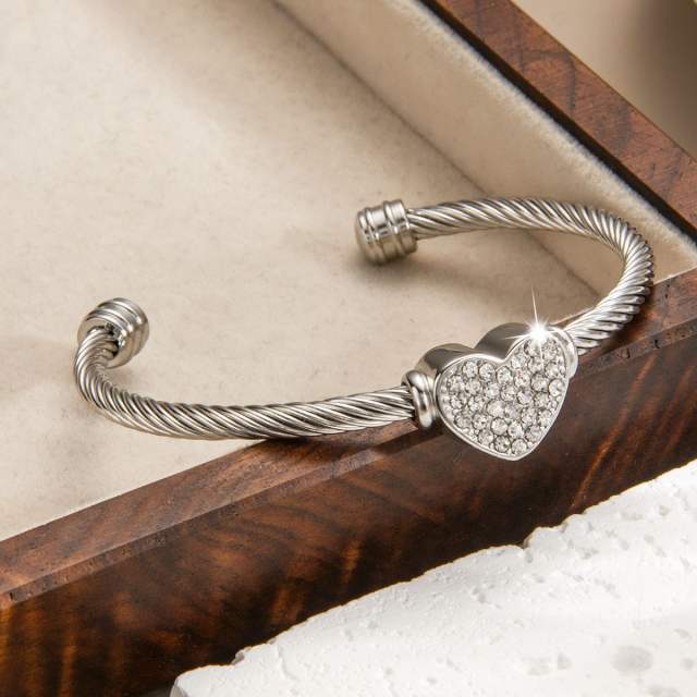 Heart-Shaped Diamond-Encrusted Bracelet Pvd 18K Wire Rope stainless steel bangle