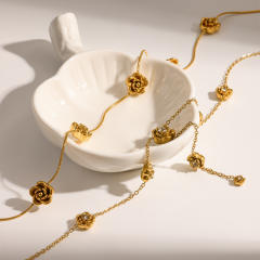 18KG french trend stereo rose flower stainless steel necklace