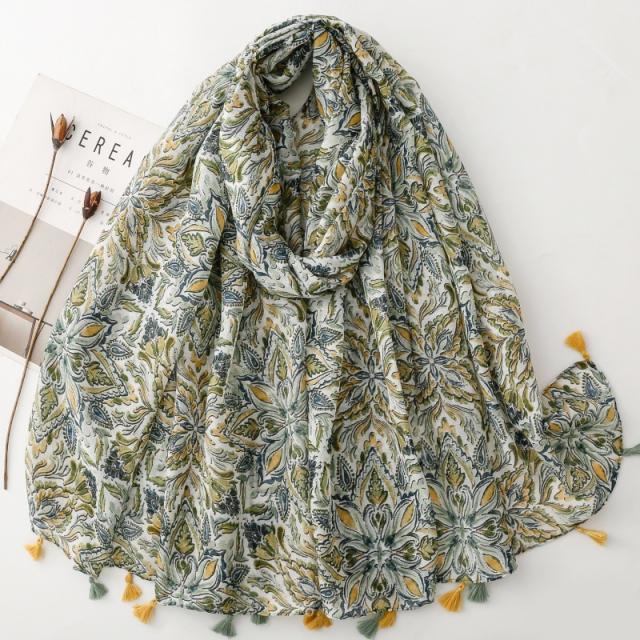 Green Five-Pointed Flower Tassel Printed Scarf