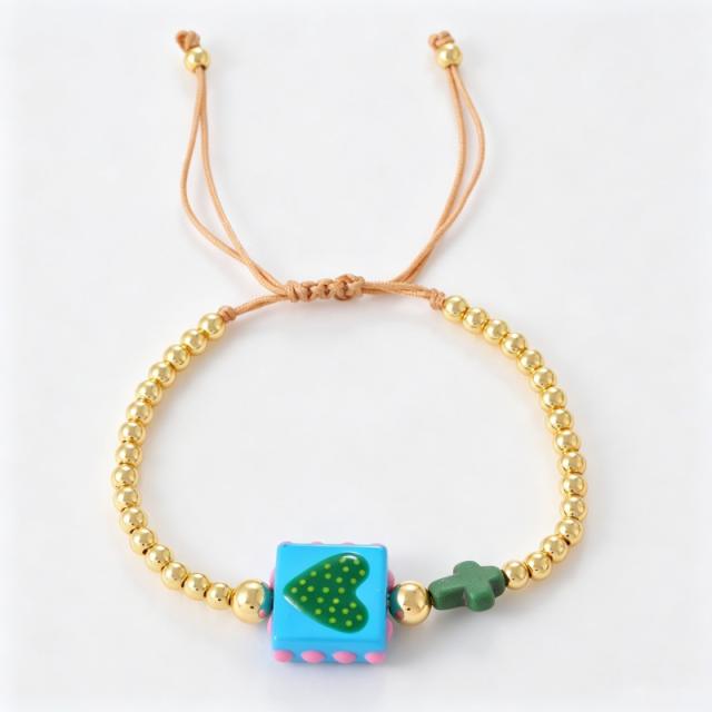 Popular contrast color heart block gold color beaded bracelet