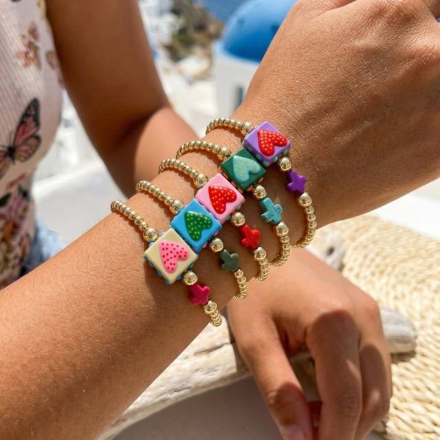 Popular contrast color heart block gold color beaded bracelet
