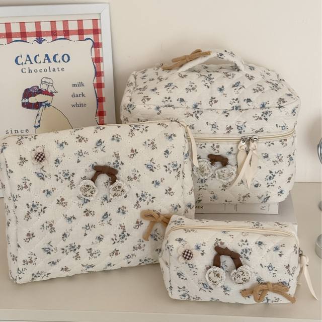 Ins-Style Fresh Floral Makeup Bag Three-Piece Set Quilted Fabric Handbag