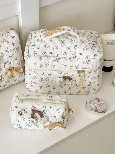 Ins-Style Fresh Floral Makeup Bag Three-Piece Set Quilted Fabric Handbag