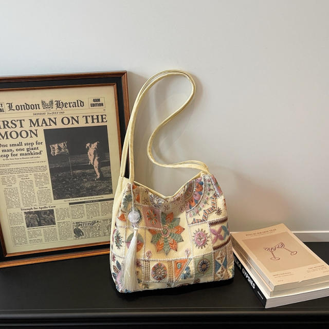 New Chinese-Style Embroidered Shoulder Bag for Women