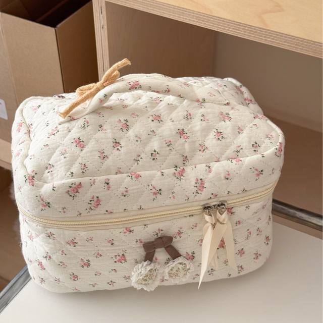 Ins-Style Fresh Floral Makeup Bag Three-Piece Set Quilted Fabric Handbag
