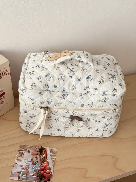 Ins-Style Fresh Floral Makeup Bag Three-Piece Set Quilted Fabric Handbag
