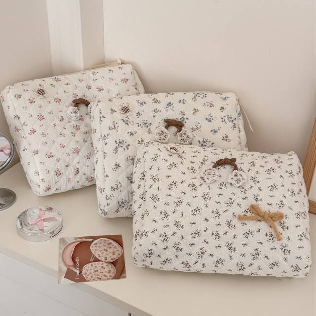 Ins-Style Fresh Floral Makeup Bag Three-Piece Set Quilted Fabric Handbag