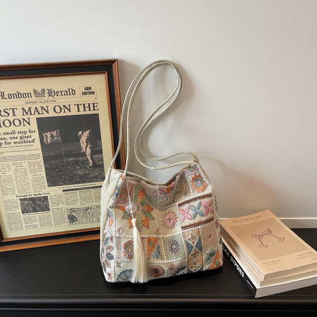 New Chinese-Style Embroidered Shoulder Bag for Women