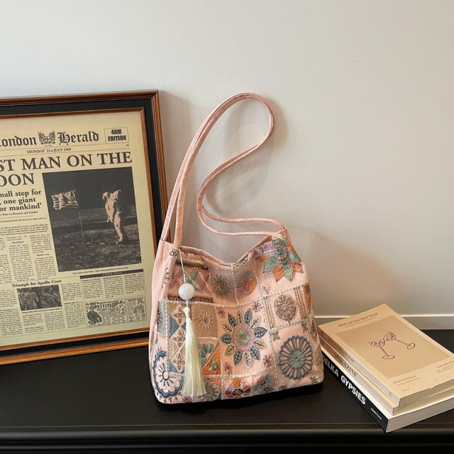 New Chinese-Style Embroidered Shoulder Bag for Women