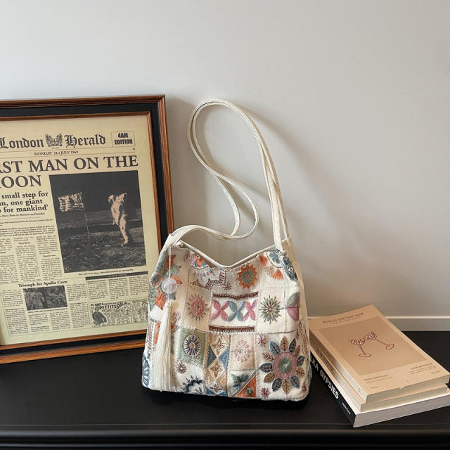 New Chinese-Style Embroidered Shoulder Bag for Women