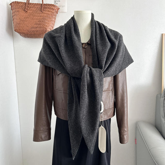 100% Pure Wool Oversized Triangular Shawl Warm for Autumn and Winter