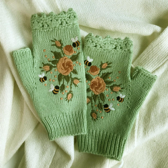 INS Autumn and Winter Embroidered Women's Warm Gloves