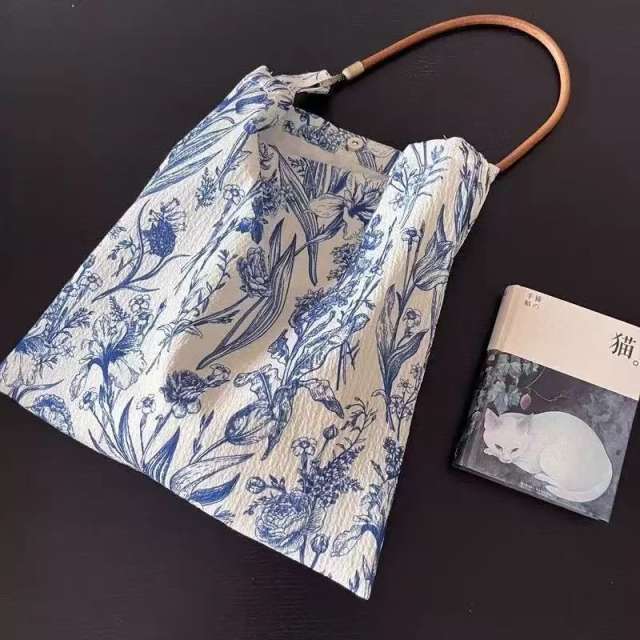 Chinese Style Blue and White Porcelain Flower Bag