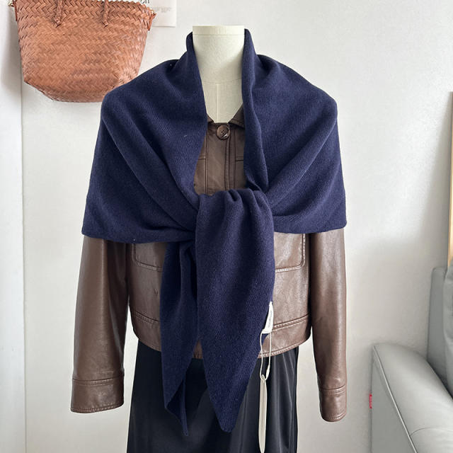 100% Pure Wool Oversized Triangular Shawl Warm for Autumn and Winter
