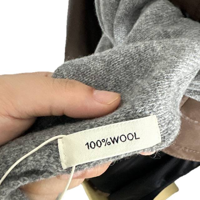 100% Pure Wool Oversized Triangular Shawl Warm for Autumn and Winter