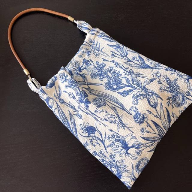 Chinese Style Blue and White Porcelain Flower Bag