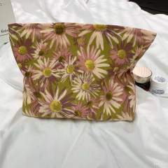 Korean-Style Small Daisy Clutch Makeup Bag