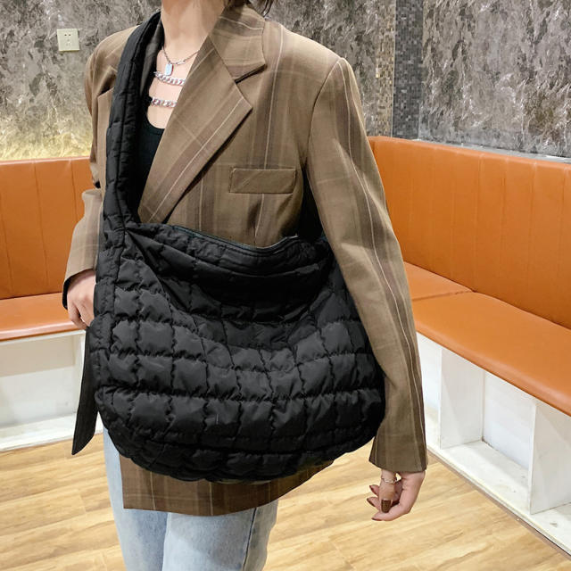 Autumn Winter New Cloud Pleated Large Bag Women's Casual Stylish Lightweight crossbody bag